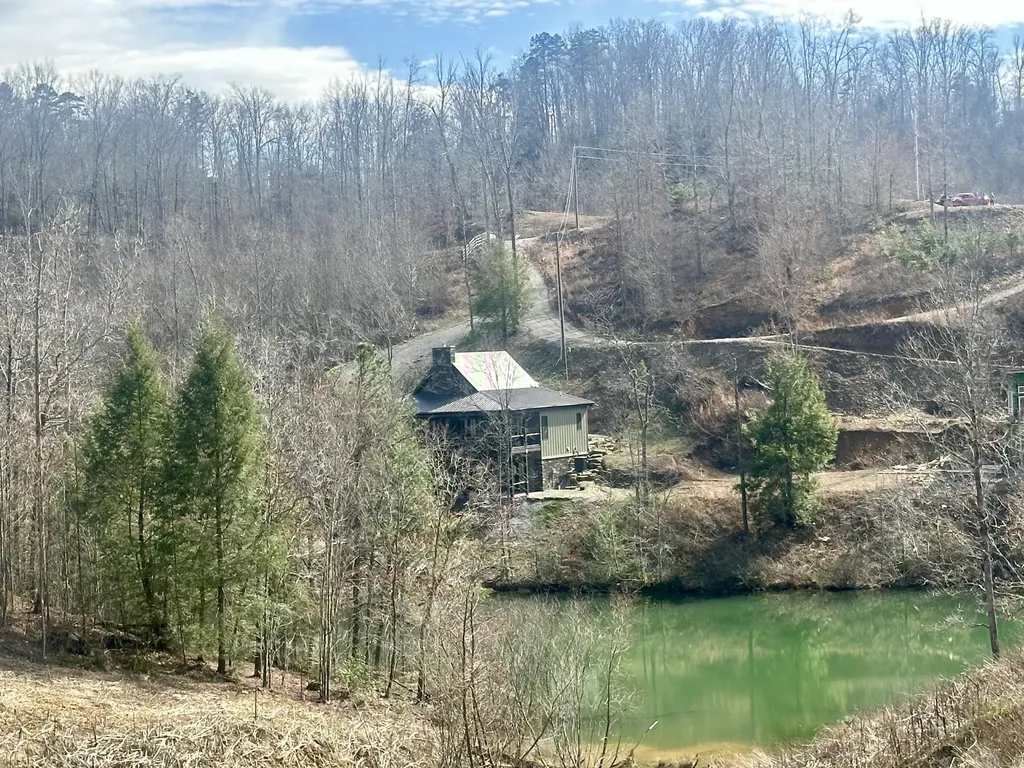 Lot 4 Sleepy Hollow Road East Bernstadt KY 40729