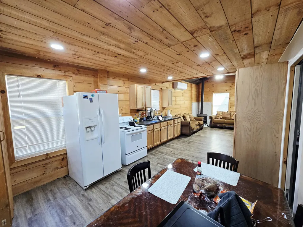 5488 Reese Hurt Road Breeding KY 42715