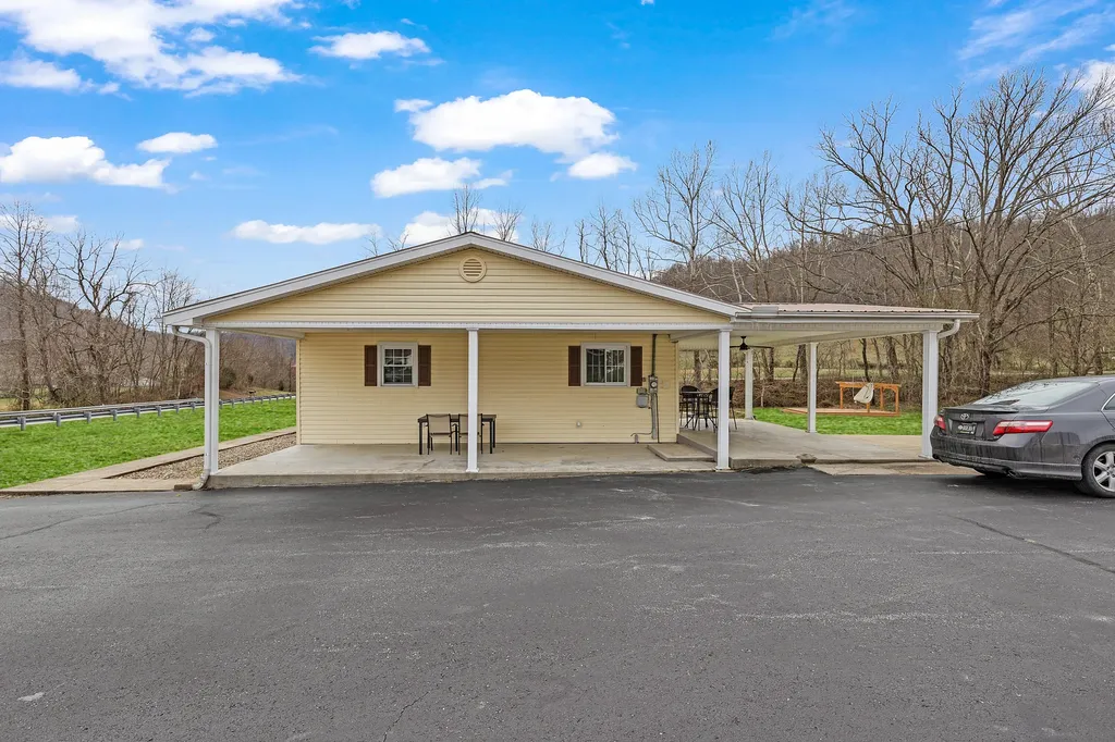 1836 Clarksburg Road Vanceburg KY 41179