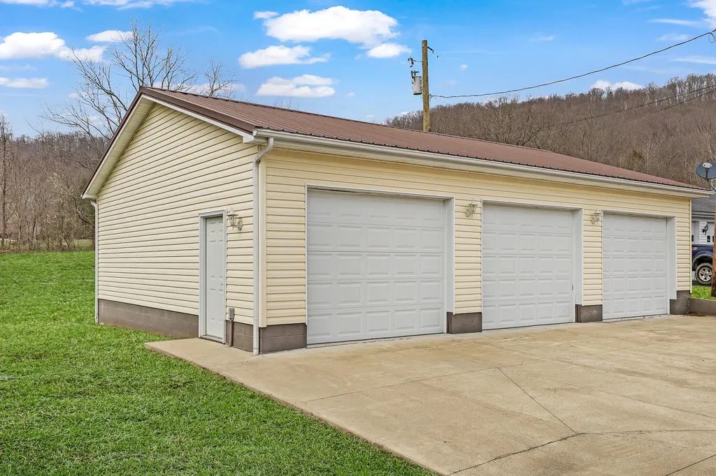 1836 Clarksburg Road Vanceburg KY 41179