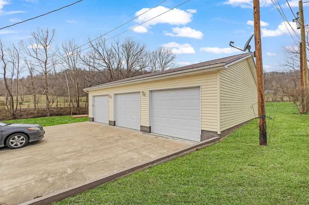 1836 Clarksburg Road Vanceburg KY 41179
