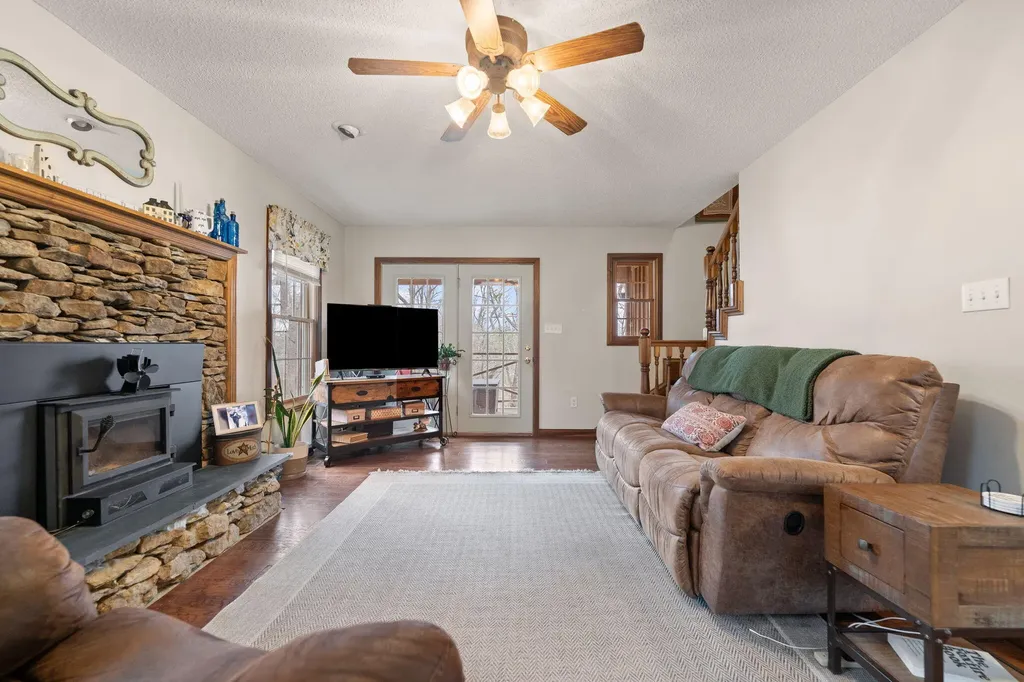 22 Tranquility Place Burnside KY 42519