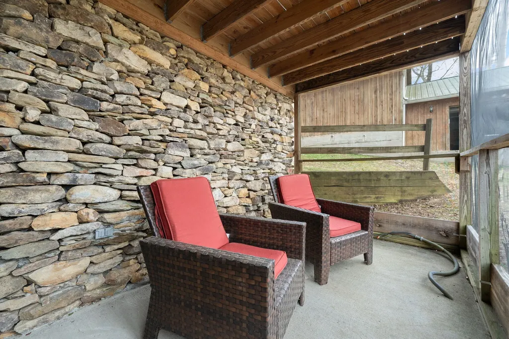 22 Tranquility Place Burnside KY 42519