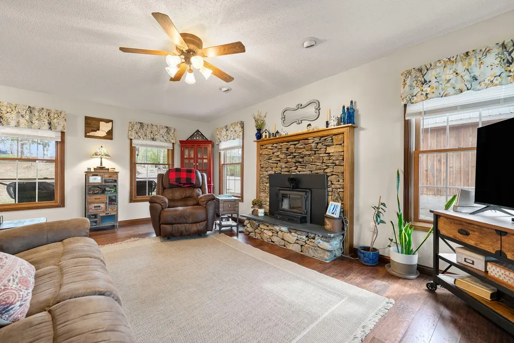 22 Tranquility Place Burnside KY 42519