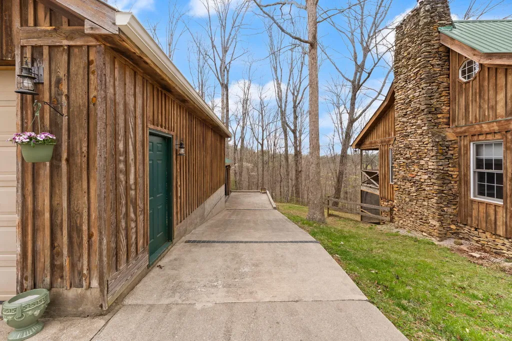 22 Tranquility Place Burnside KY 42519