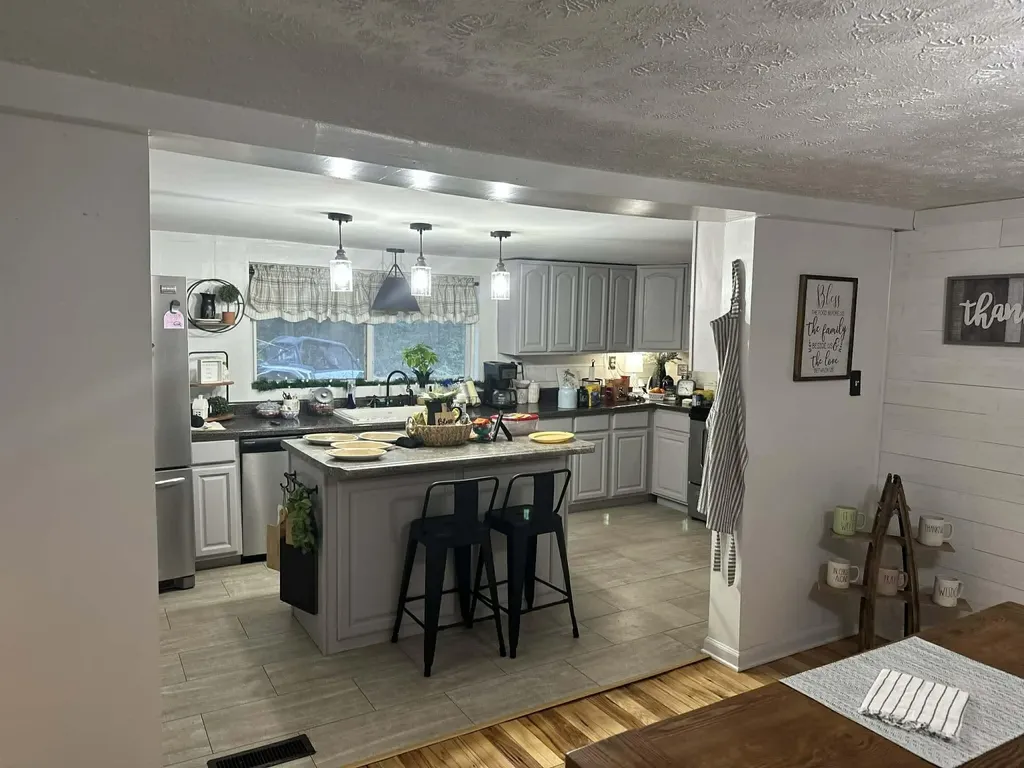 1290 Kentucky 215 Evarts KY 40828