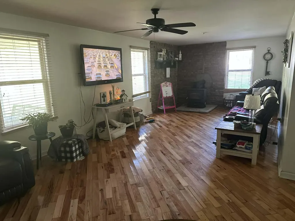 1290 Kentucky 215 Evarts KY 40828