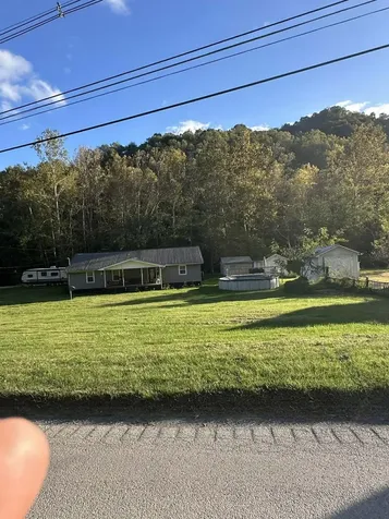 1290 Kentucky 215 Evarts KY 40828