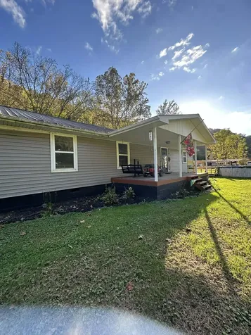 1290 Kentucky 215 Evarts KY 40828