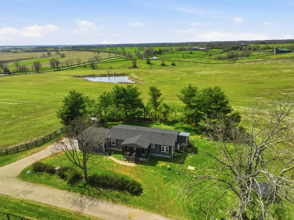 2586 Winchester Road Paris KY 40361