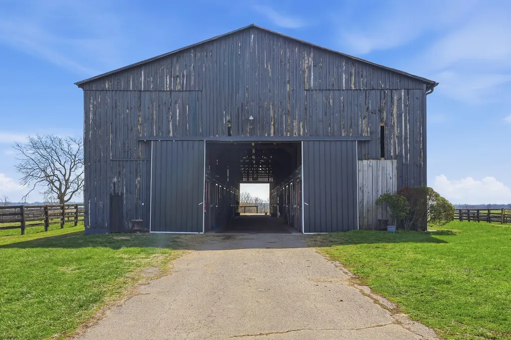 2586 Winchester Road Paris KY 40361