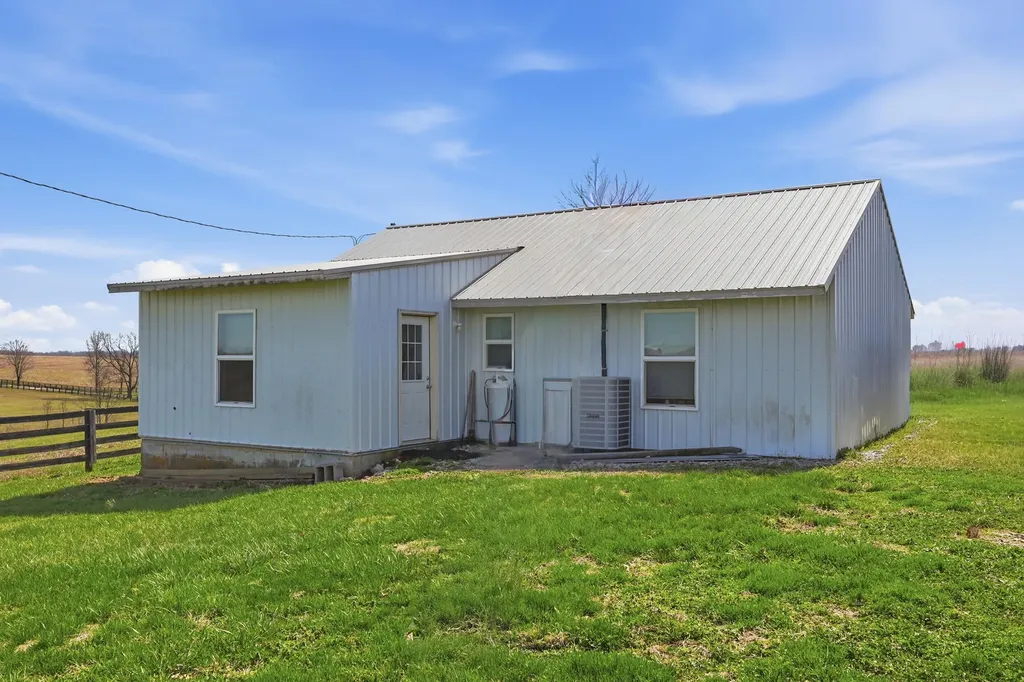 2586 Winchester Road Paris KY 40361