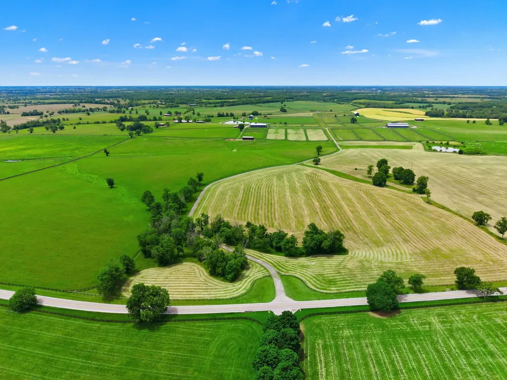 2586 Winchester Road Paris KY 40361