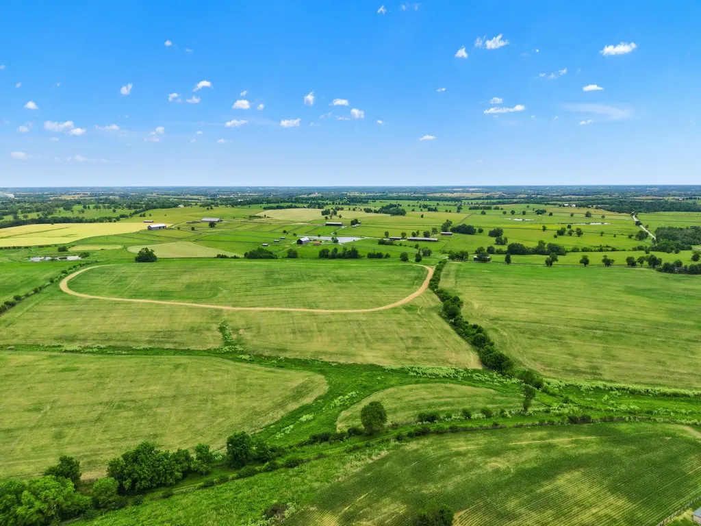 2586 Winchester Road Paris KY 40361