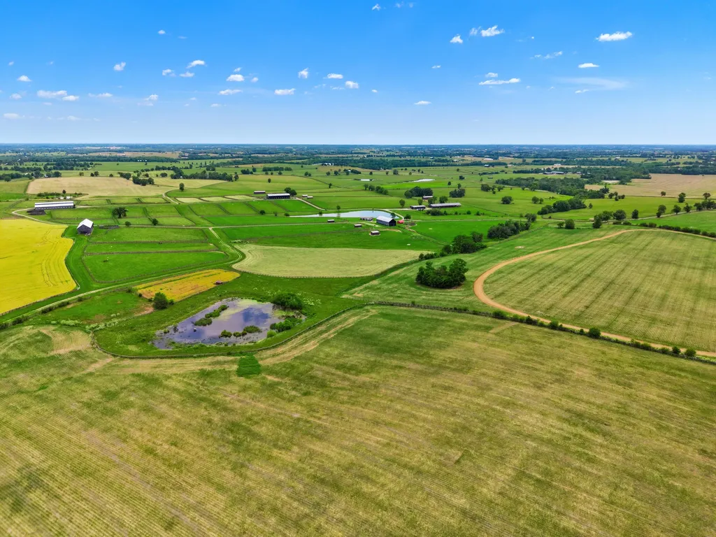 2586 Winchester Road Paris KY 40361
