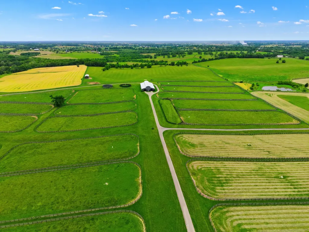 2586 Winchester Road Paris KY 40361