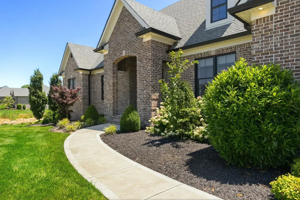 157 Doe Valley Nicholasville KY 40356