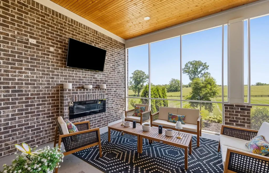157 Doe Valley Nicholasville KY 40356