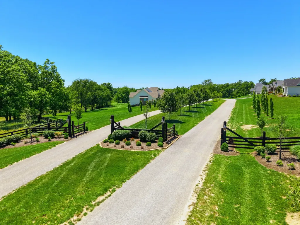157 Doe Valley Nicholasville KY 40356