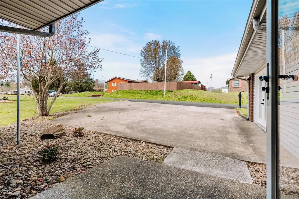 32 Meadow Brook Drive Corbin KY 40701