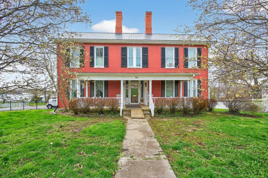 366 E Lexington Street Harrodsburg KY 40330