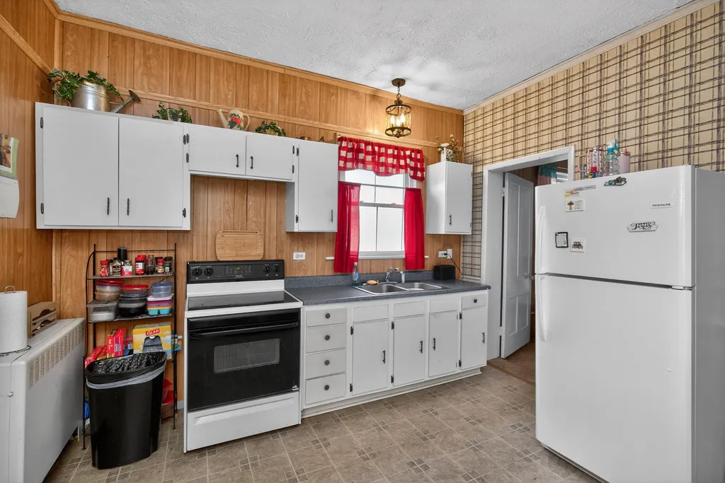 366 E Lexington Street Harrodsburg KY 40330