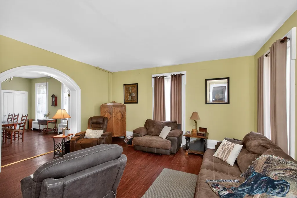 366 E Lexington Street Harrodsburg KY 40330