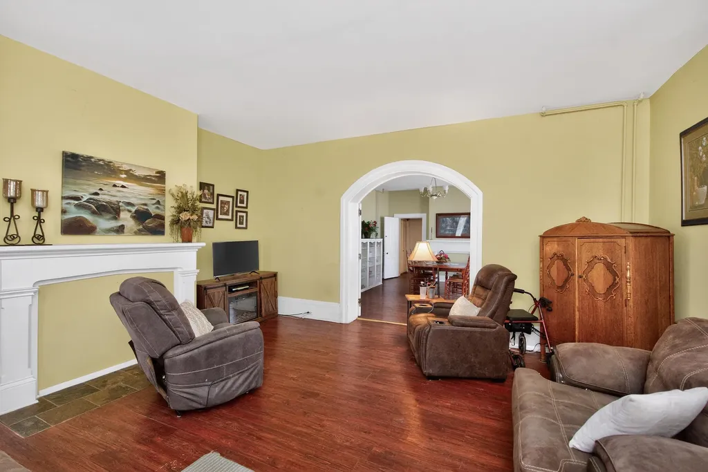 366 E Lexington Street Harrodsburg KY 40330