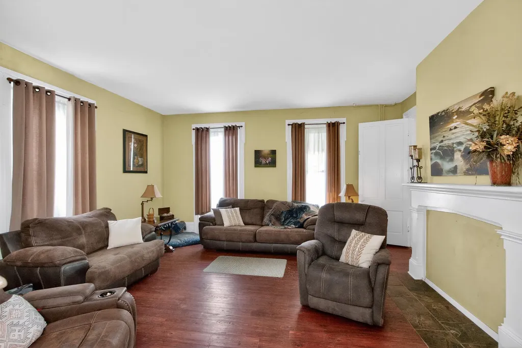 366 E Lexington Street Harrodsburg KY 40330