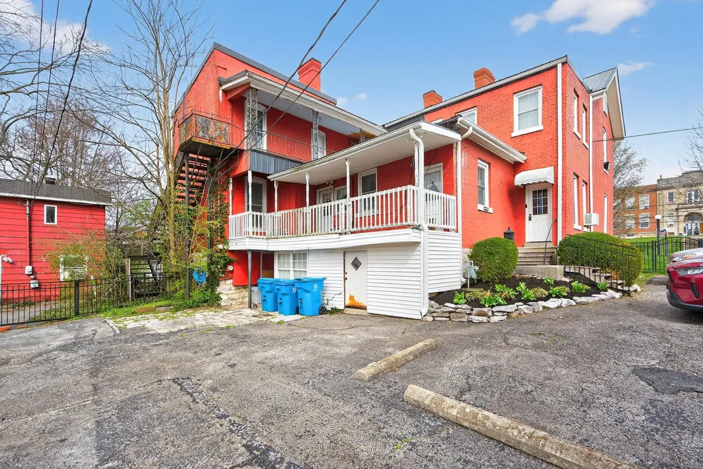 366 E Lexington Street Harrodsburg KY 40330