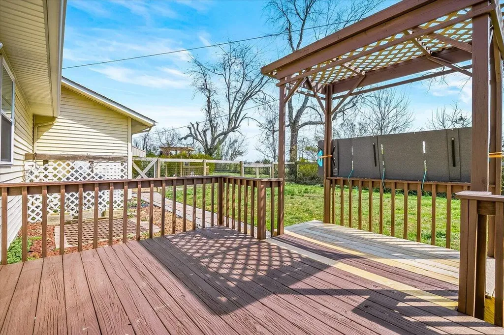 2783 Old Whitley Road London KY 40744