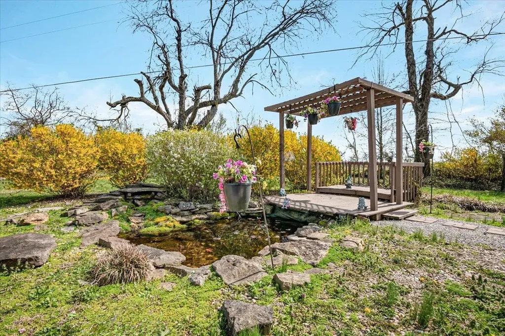 2783 Old Whitley Road London KY 40744