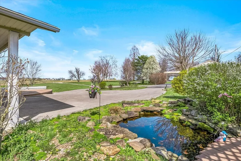 2783 Old Whitley Road London KY 40744