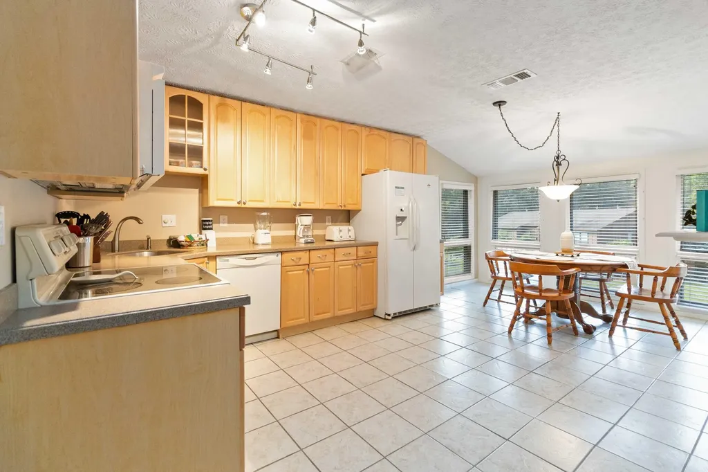 77-3 Woodson Bend Resort Bronston KY 42518