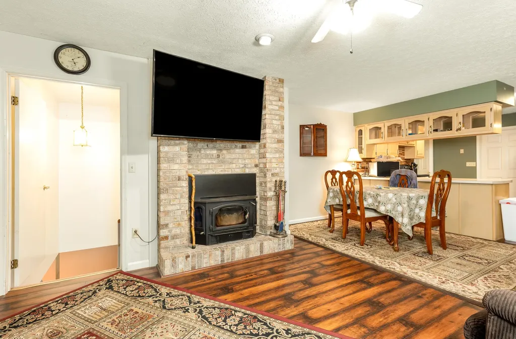 815 Jr Phipps Road Monticello KY 42633