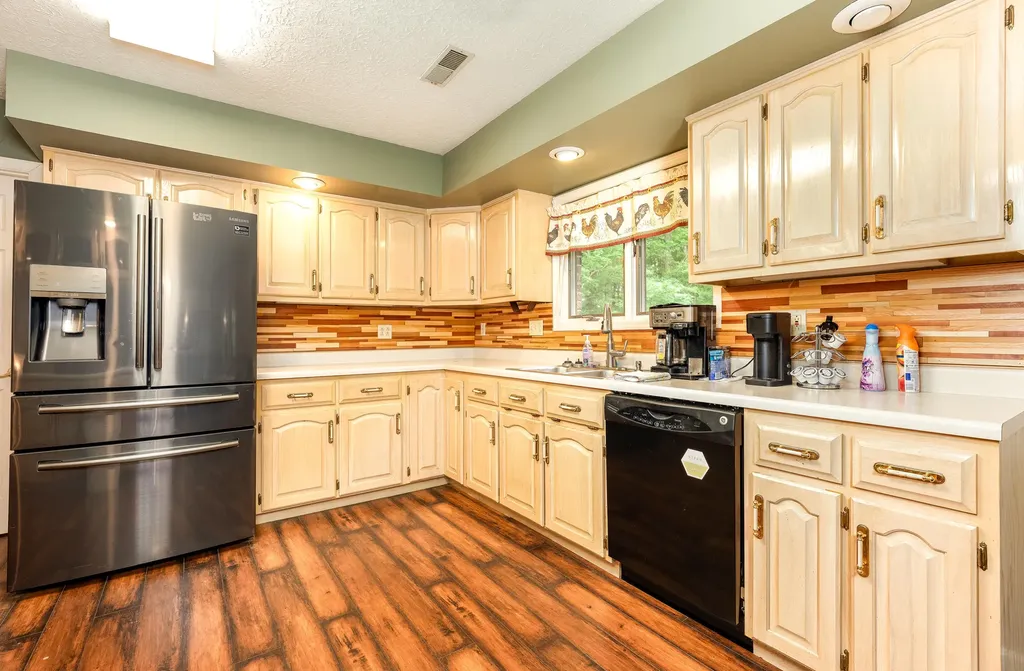 815 Jr Phipps Road Monticello KY 42633