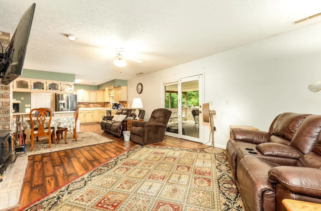 815 Jr Phipps Road Monticello KY 42633