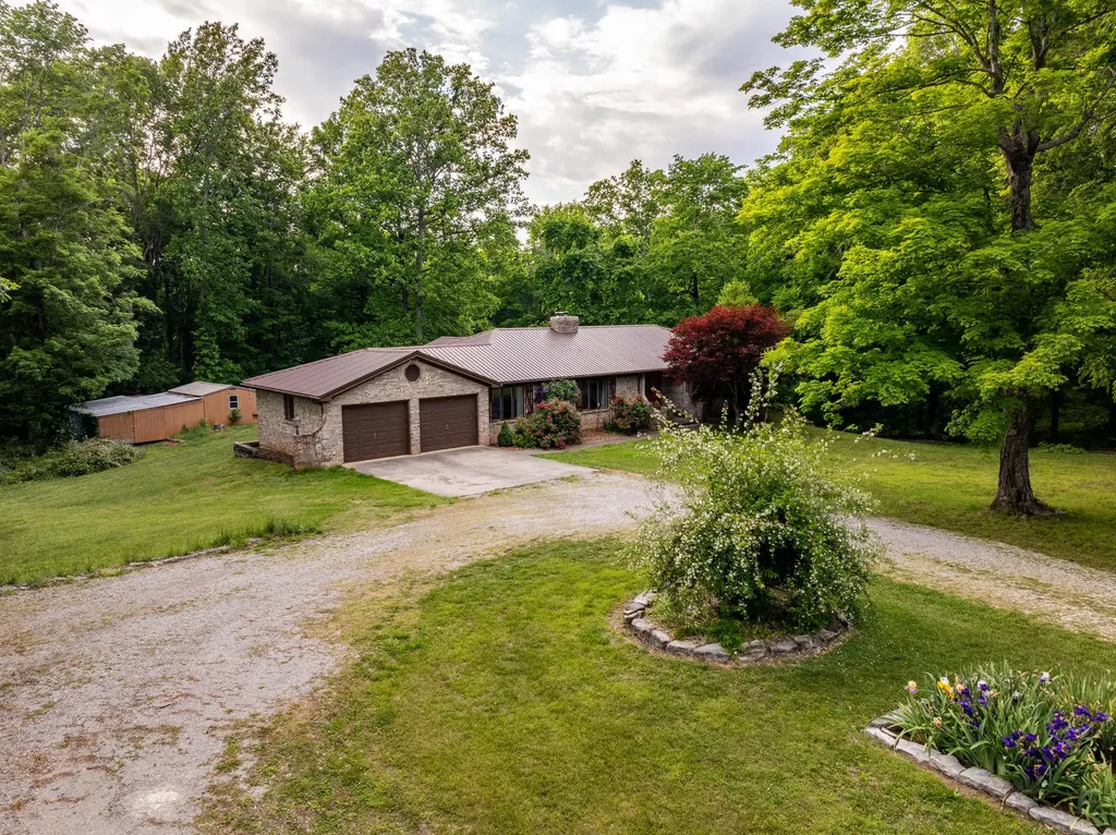 815 Jr Phipps Road Monticello KY 42633