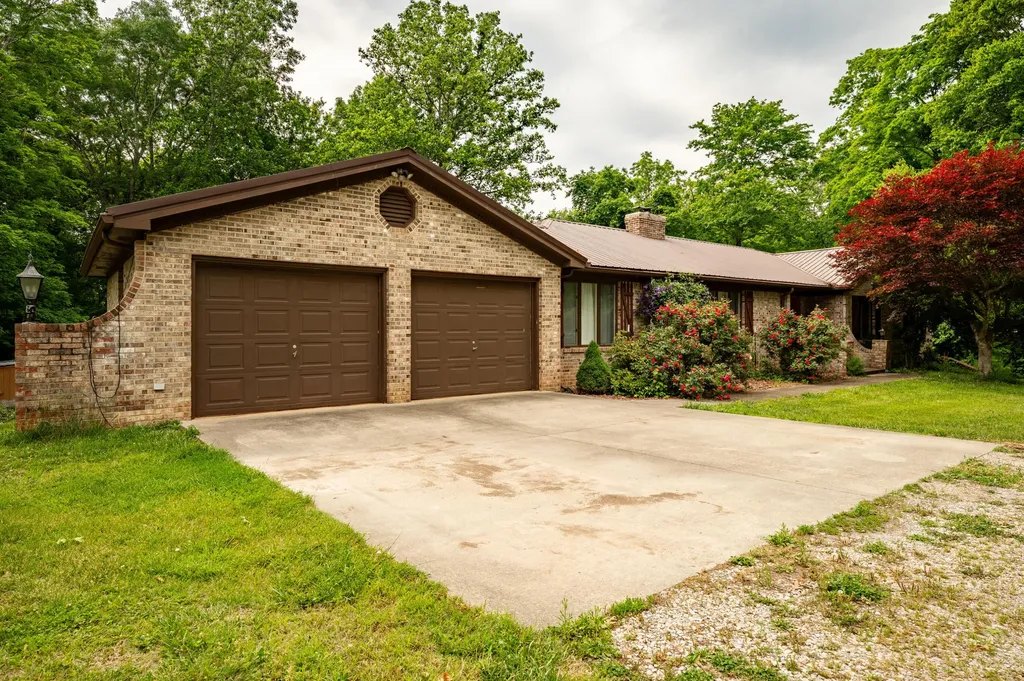 815 Jr Phipps Road Monticello KY 42633