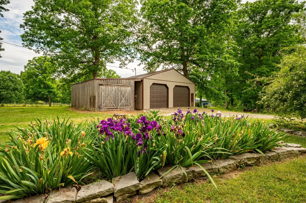815 Jr Phipps Road Monticello KY 42633