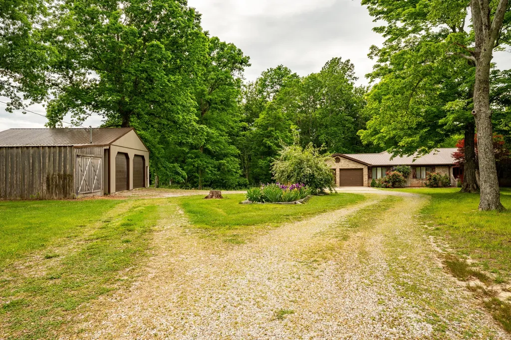 815 Jr Phipps Road Monticello KY 42633