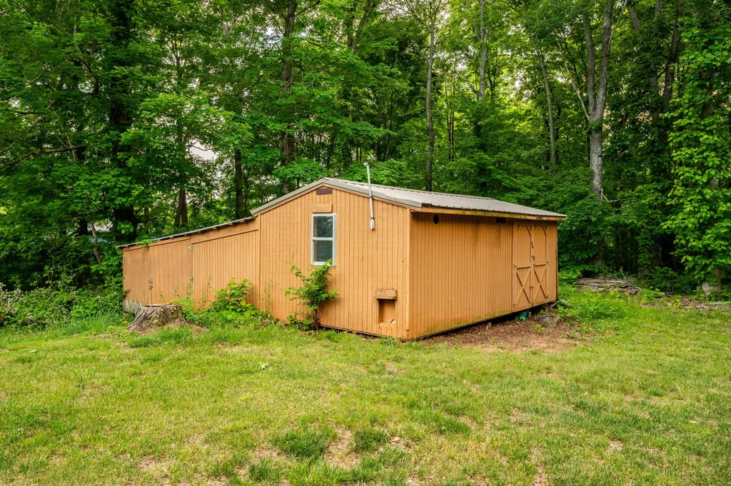 815 Jr Phipps Road Monticello KY 42633
