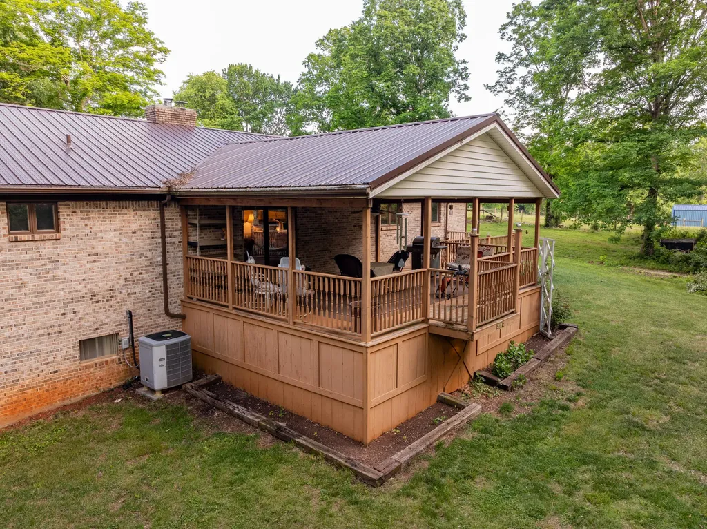 815 Jr Phipps Road Monticello KY 42633