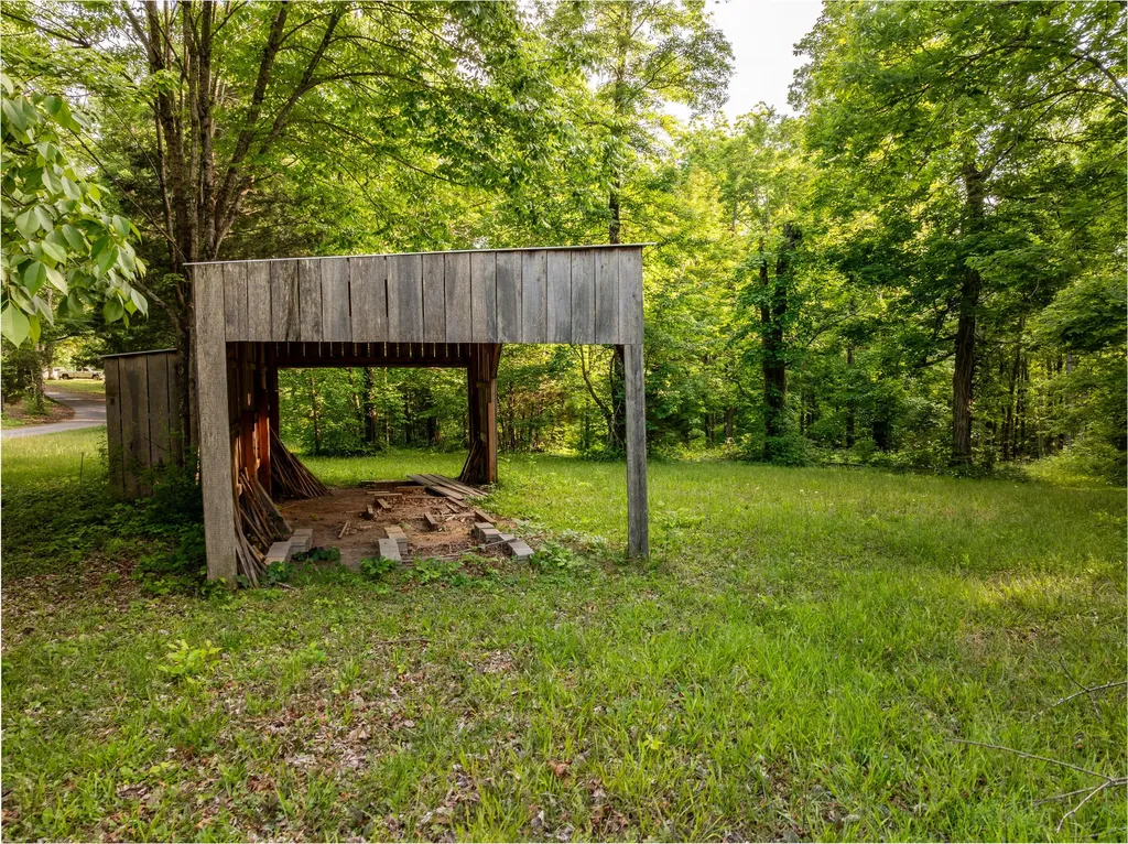 815 Jr Phipps Road Monticello KY 42633