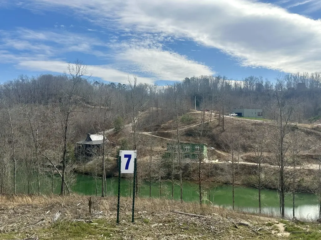 Lot 7 Sleepy Hollow Road East Bernstadt KY 40729