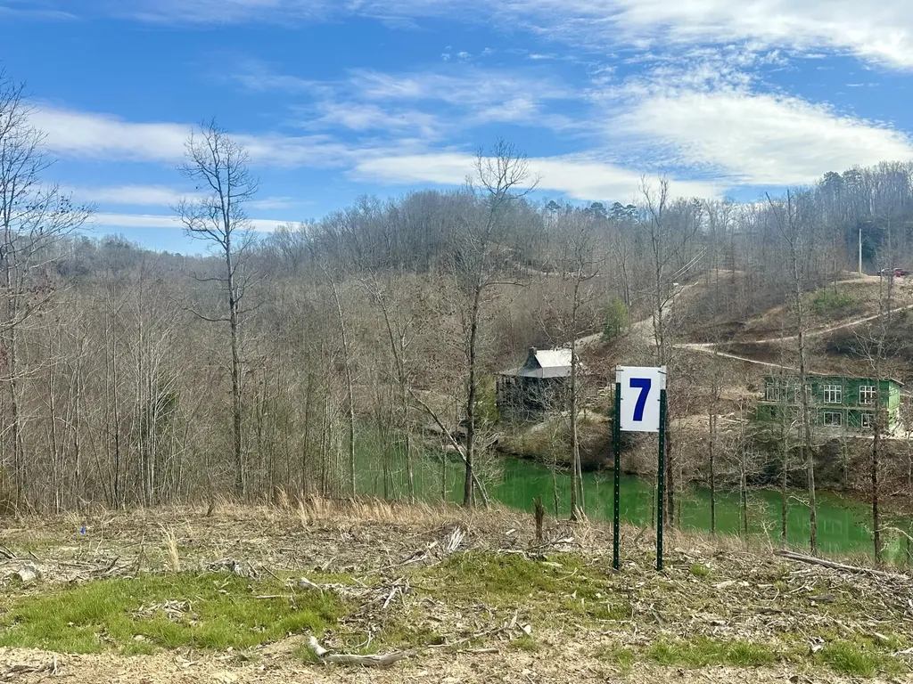 Lot 7 Sleepy Hollow Road East Bernstadt KY 40729