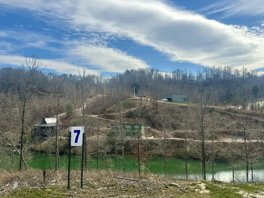 Lot 7 Sleepy Hollow Road East Bernstadt KY 40729