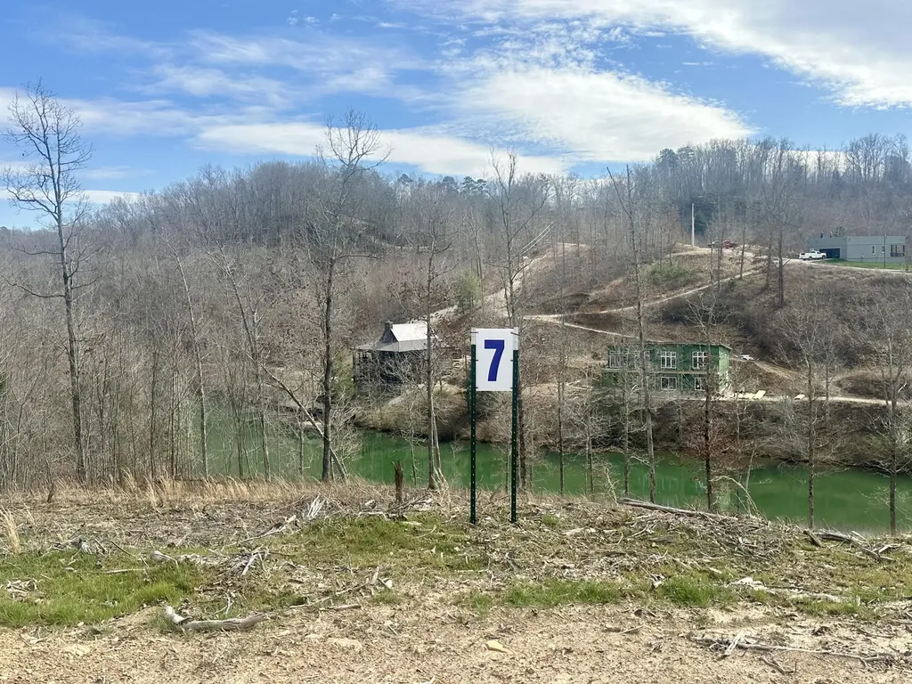 Lot 7 Sleepy Hollow Road East Bernstadt KY 40729