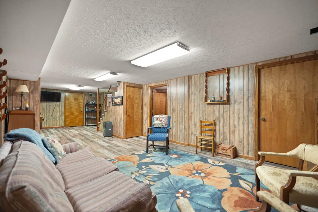 1661 Valley Oak-welborn Road Somerset KY 42503