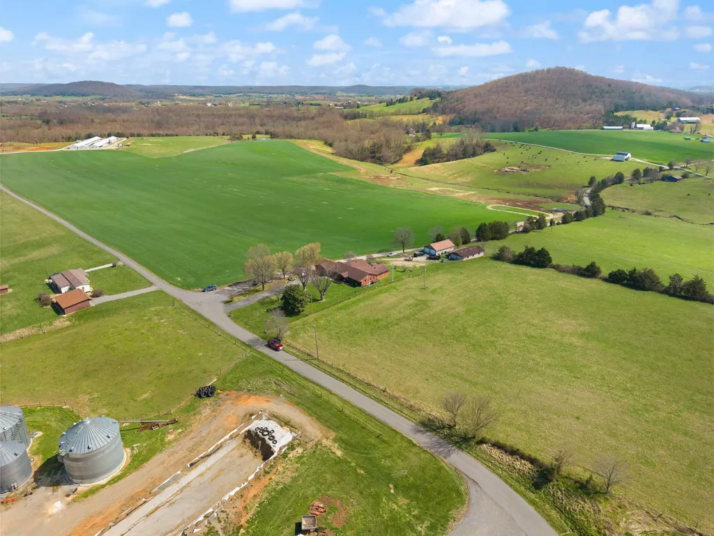 1661 Valley Oak-welborn Road Somerset KY 42503